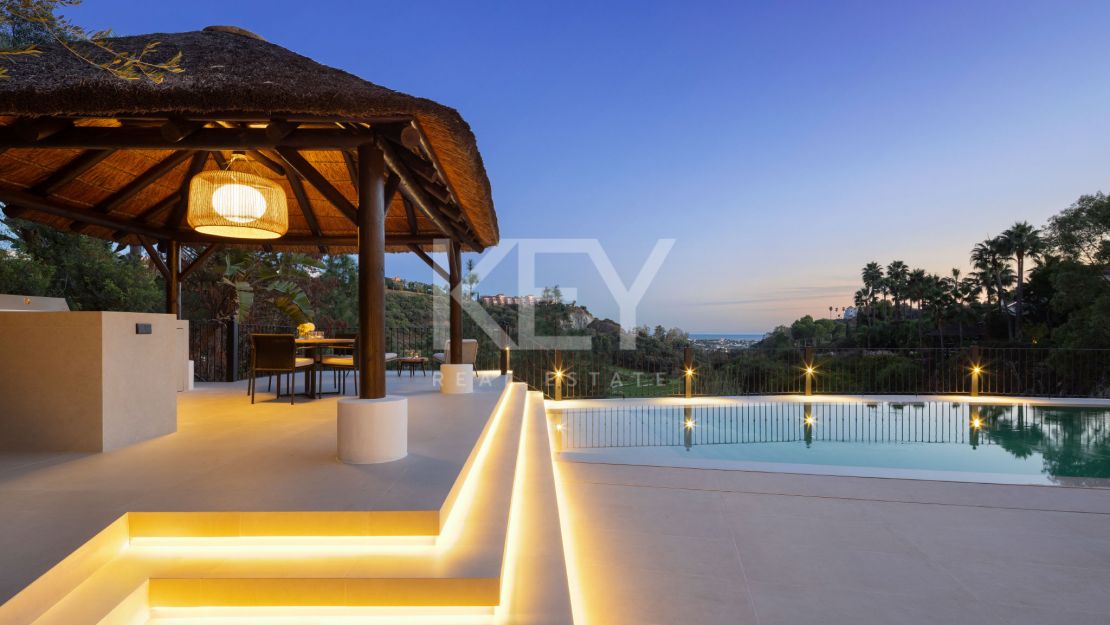 Потрясающая вилла с панорамным видом на озеро и гольф в Бенахавис, Марбелья