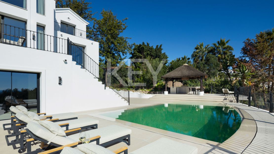 Потрясающая вилла с панорамным видом на озеро и гольф в Бенахавис, Марбелья