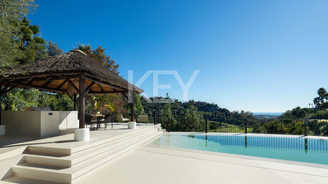 Потрясающая вилла с панорамным видом на озеро и гольф в Бенахавис, Марбелья