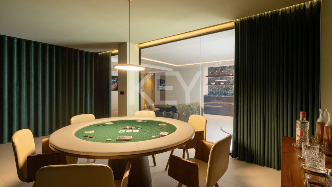 Потрясающая вилла с панорамным видом на озеро и гольф в Бенахавис, Марбелья