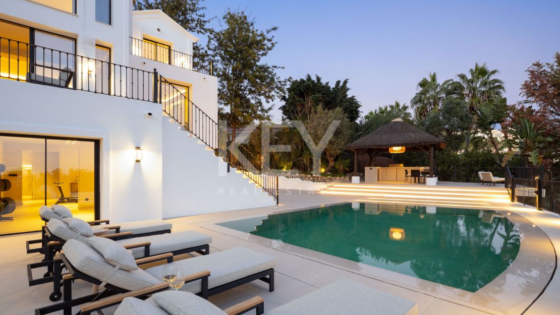 Потрясающая вилла с панорамным видом на озеро и гольф в Бенахавис, Марбелья