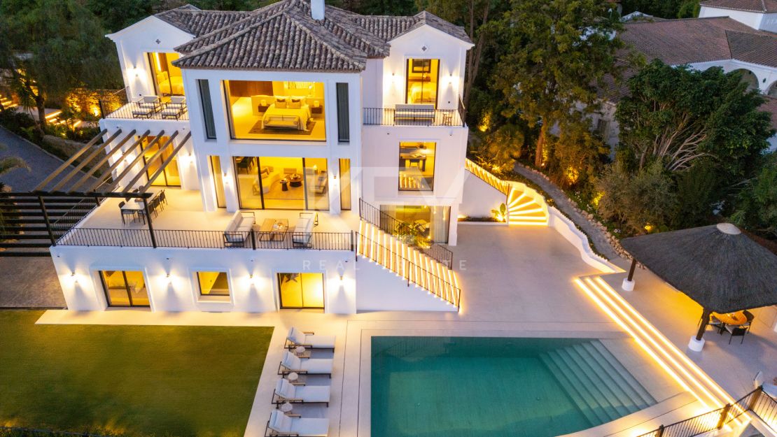 Потрясающая вилла с панорамным видом на озеро и гольф в Бенахавис, Марбелья