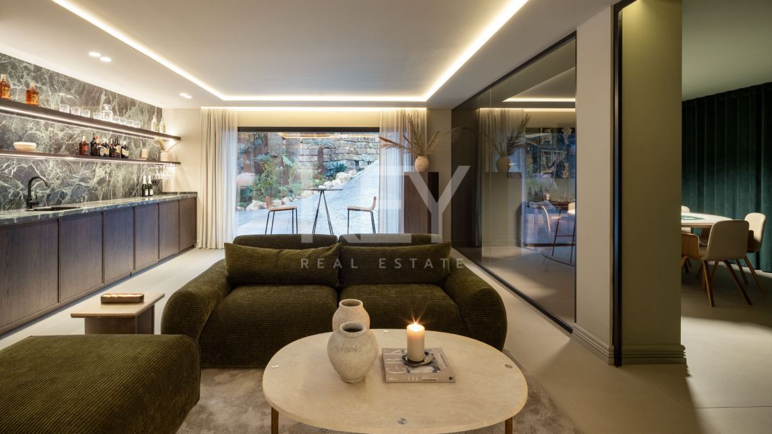 Потрясающая вилла с панорамным видом на озеро и гольф в Бенахавис, Марбелья