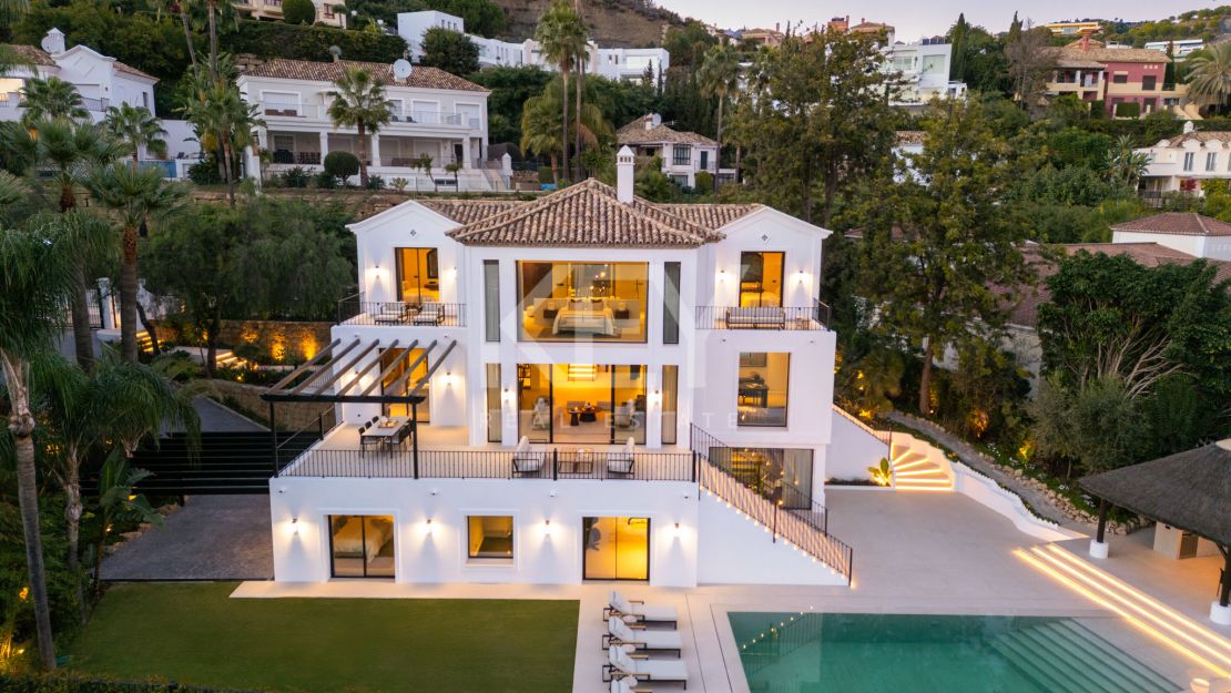 Потрясающая вилла с панорамным видом на озеро и гольф в Бенахавис, Марбелья