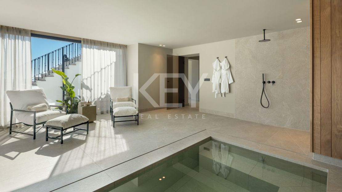 Потрясающая вилла с панорамным видом на озеро и гольф в Бенахавис, Марбелья