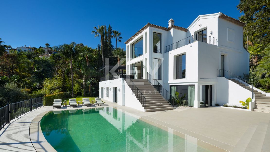 Потрясающая вилла с панорамным видом на озеро и гольф в Бенахавис, Марбелья