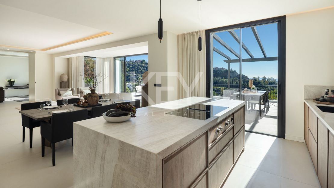 Потрясающая вилла с панорамным видом на озеро и гольф в Бенахавис, Марбелья