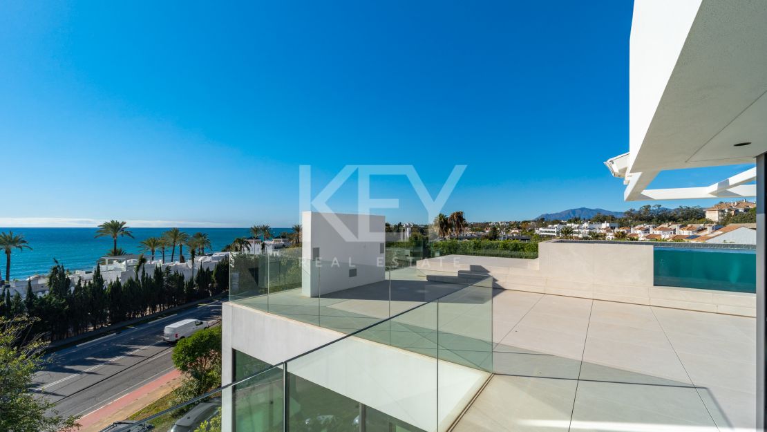 Semi-detached villa for sale on Marbella Golden Mile – strong investment potential