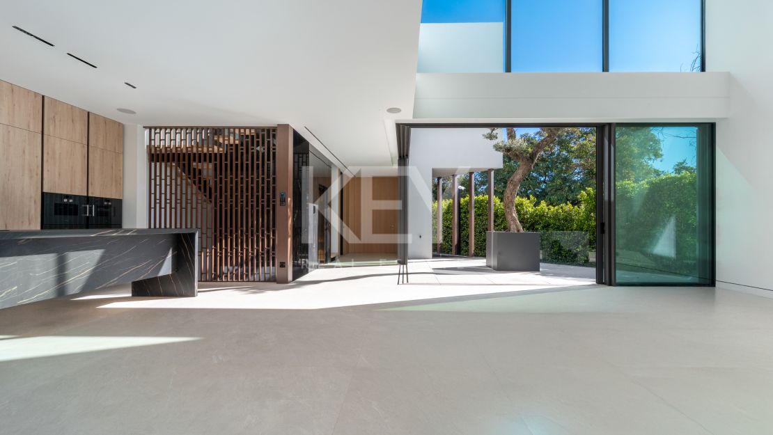 Современная вилла-дуплекс на Золотой Миле Марбельи — высокий инвестиционный потенциал