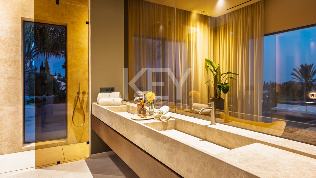 Вилла в балийском стиле в самом сердце долины гольфа в Новой Андалусии