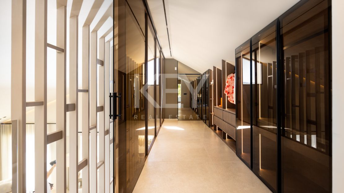 Вилла в балийском стиле в самом сердце долины гольфа в Новой Андалусии