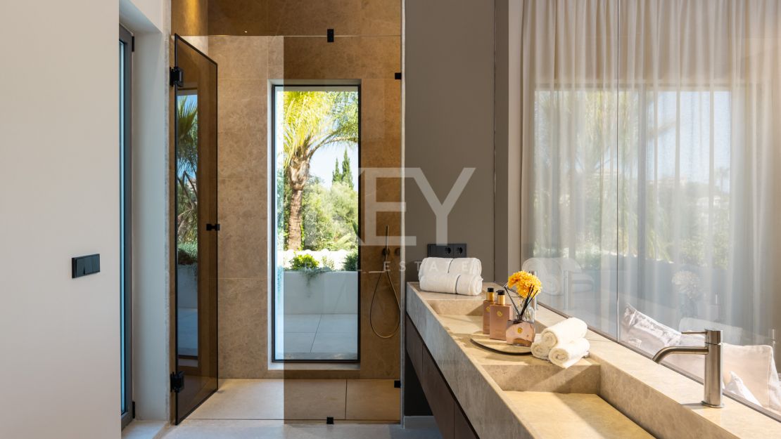 Вилла в балийском стиле в самом сердце долины гольфа в Новой Андалусии