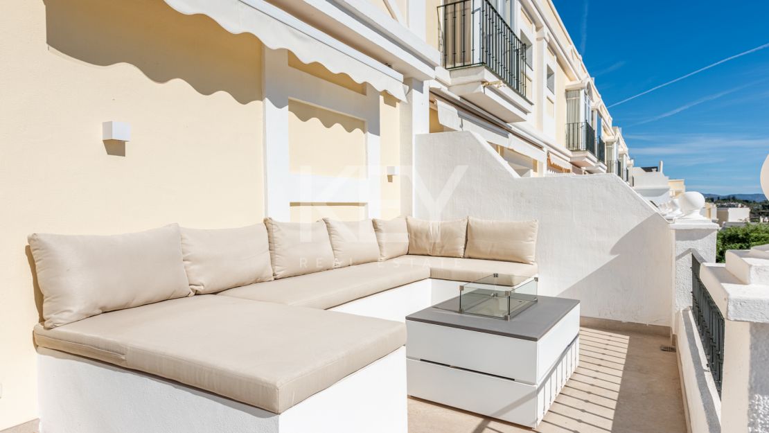 Отремонтированный двухквартирный дом в Алоха Гарденс с панорамным видом