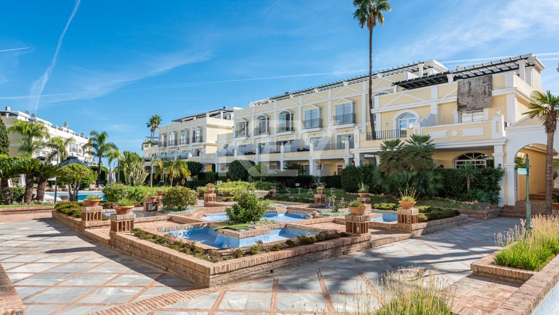 Отремонтированный двухквартирный дом в Алоха Гарденс с панорамным видом