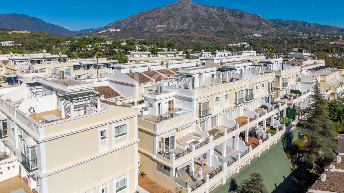 Отремонтированный двухквартирный дом в Алоха Гарденс с панорамным видом