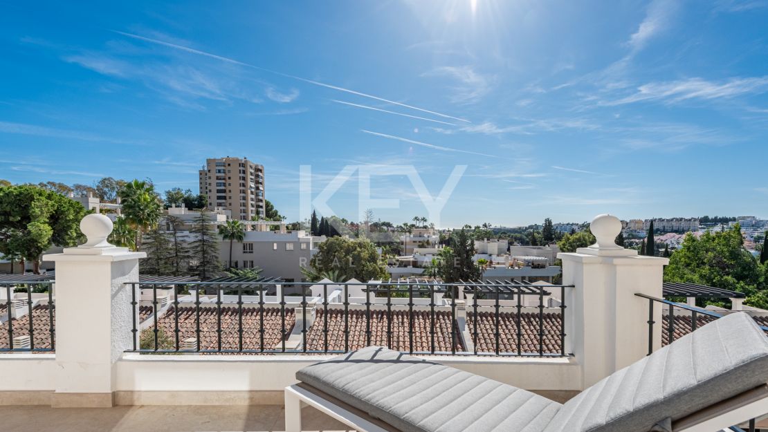 Отремонтированный двухквартирный дом в Алоха Гарденс с панорамным видом