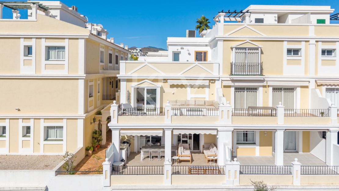 Отремонтированный двухквартирный дом в Алоха Гарденс с панорамным видом