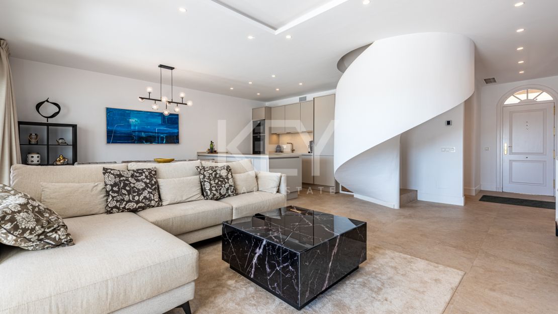 Отремонтированный двухквартирный дом в Алоха Гарденс с панорамным видом