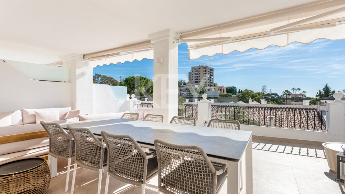 Отремонтированный двухквартирный дом в Алоха Гарденс с панорамным видом