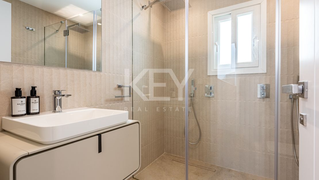 Отремонтированный двухквартирный дом в Алоха Гарденс с панорамным видом