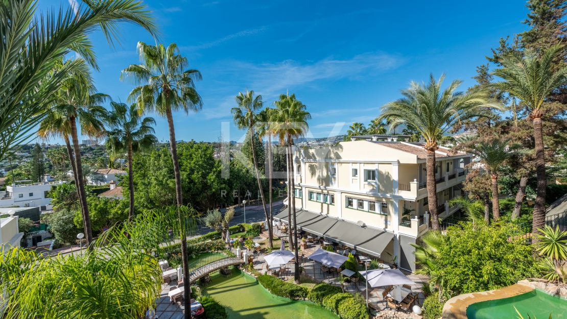 Отремонтированный двухквартирный дом в Алоха Гарденс с панорамным видом