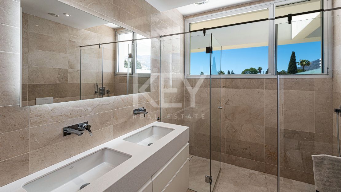 Beautiful Corner Townhouse with own garden and a roof-top pool in Rio Real, Marbella