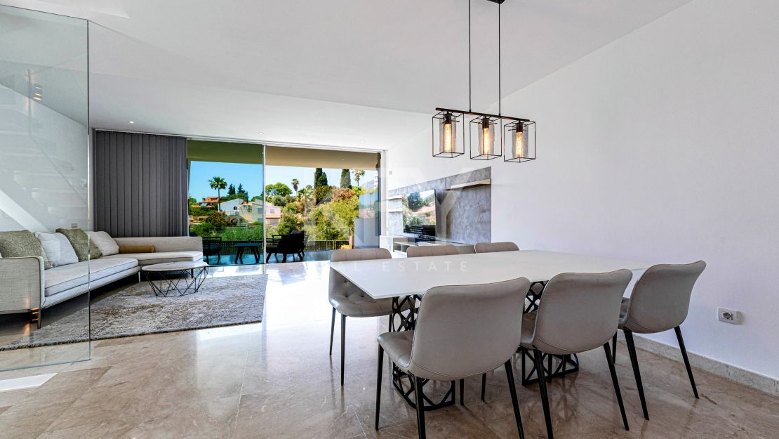 Beautiful Corner Townhouse with own garden and a roof-top pool in Rio Real, Marbella