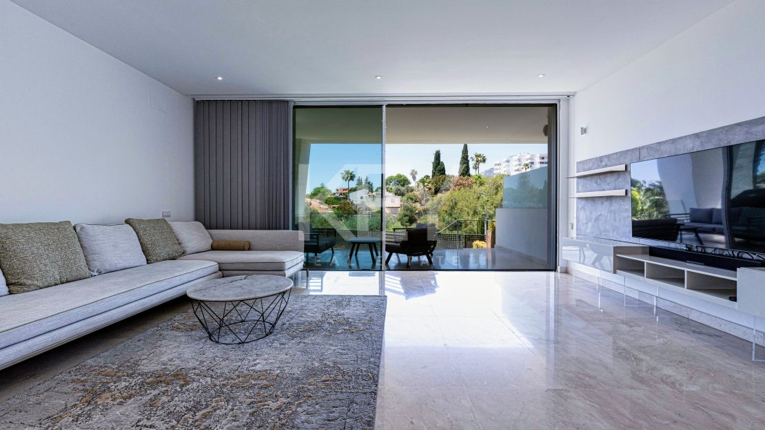 Beautiful Corner Townhouse with own garden and a roof-top pool in Rio Real, Marbella