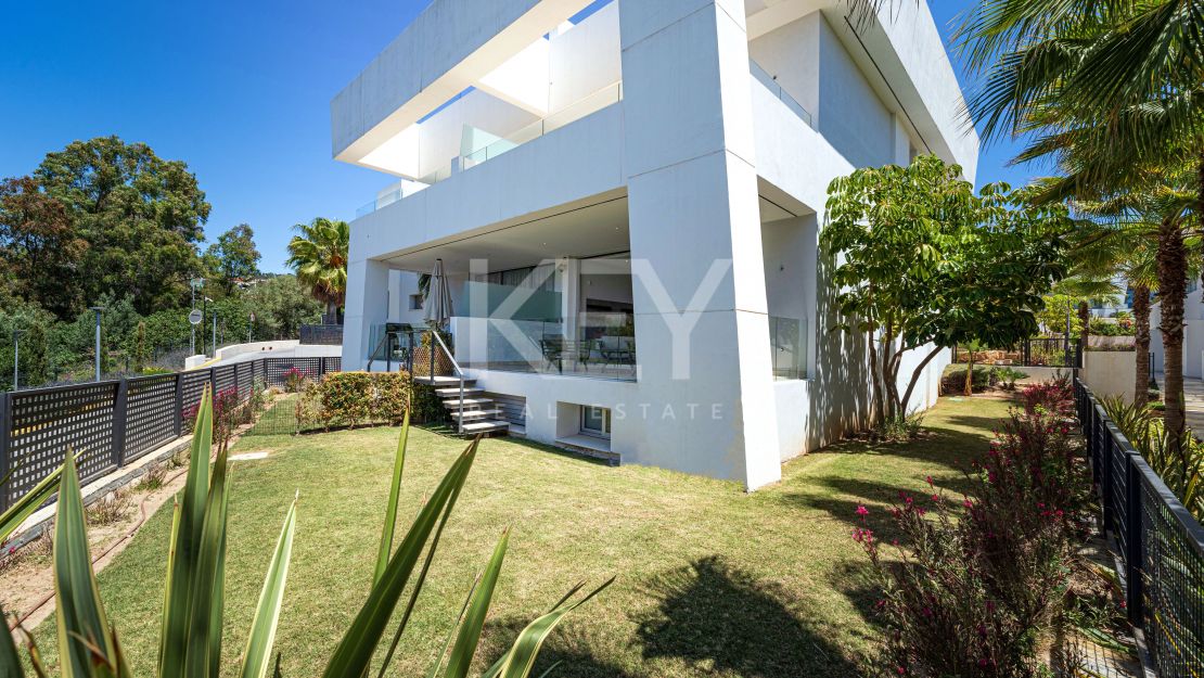 Beautiful Corner Townhouse with own garden and a roof-top pool in Rio Real, Marbella
