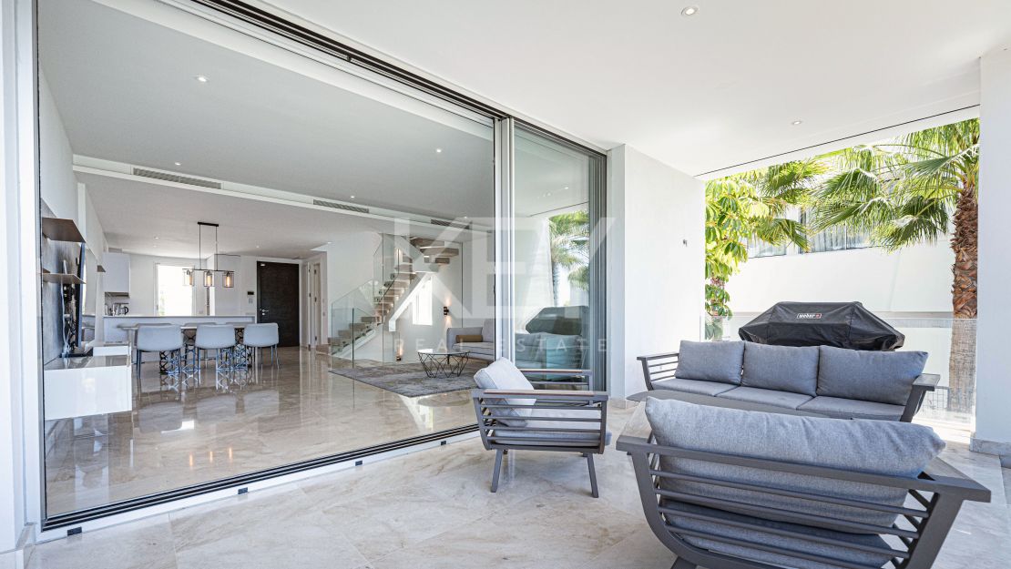 Beautiful Corner Townhouse with own garden and a roof-top pool in Rio Real, Marbella