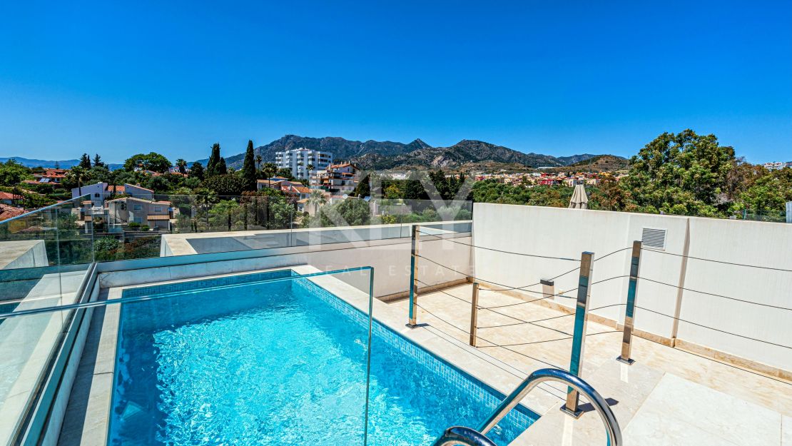 Beautiful Corner Townhouse with own garden and a roof-top pool in Rio Real, Marbella