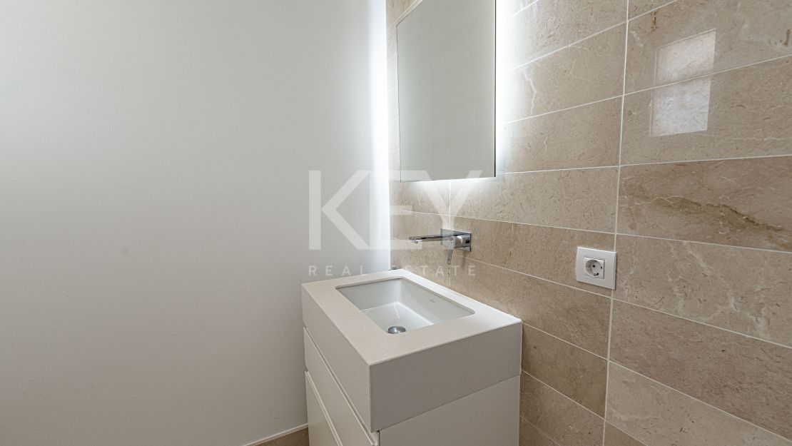 Beautiful Corner Townhouse with own garden and a roof-top pool in Rio Real, Marbella