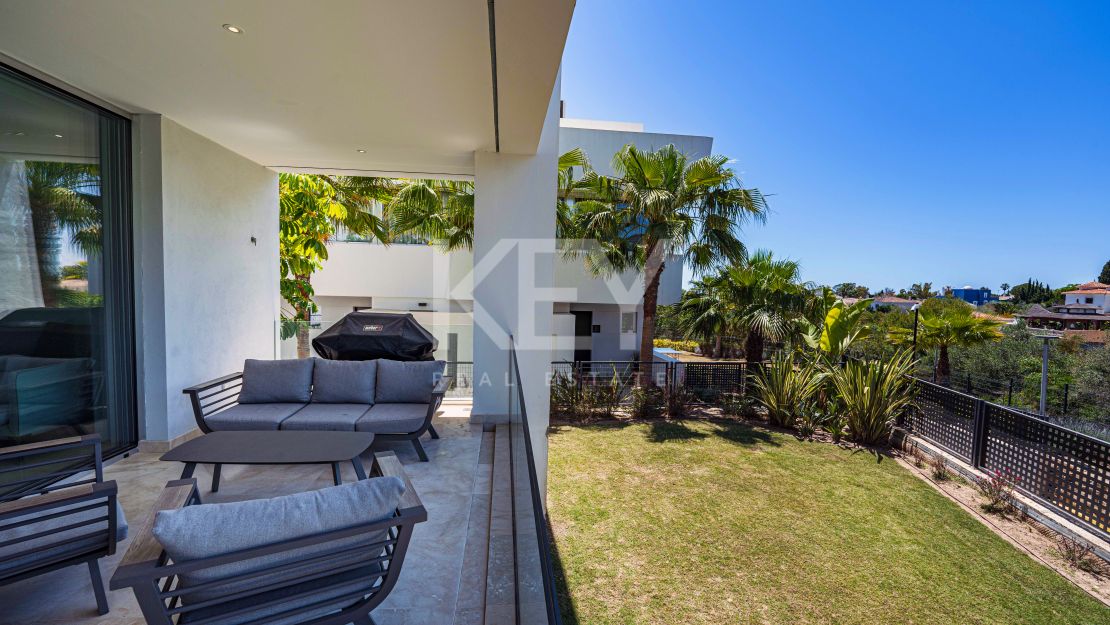 Beautiful Corner Townhouse with own garden and a roof-top pool in Rio Real, Marbella