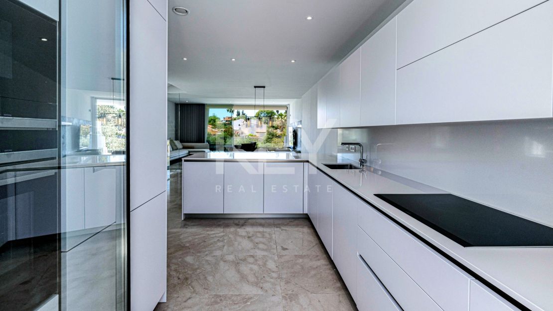 Beautiful Corner Townhouse with own garden and a roof-top pool in Rio Real, Marbella