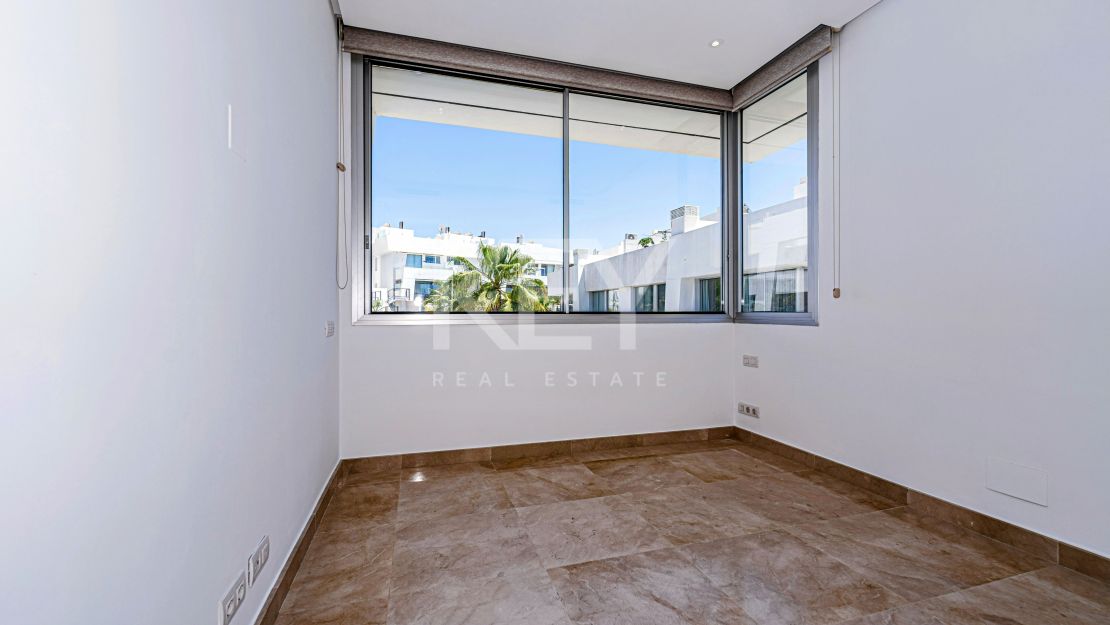 Beautiful Corner Townhouse with own garden and a roof-top pool in Rio Real, Marbella