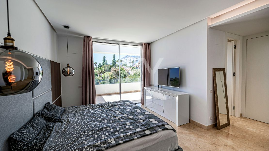 Beautiful Corner Townhouse with own garden and a roof-top pool in Rio Real, Marbella