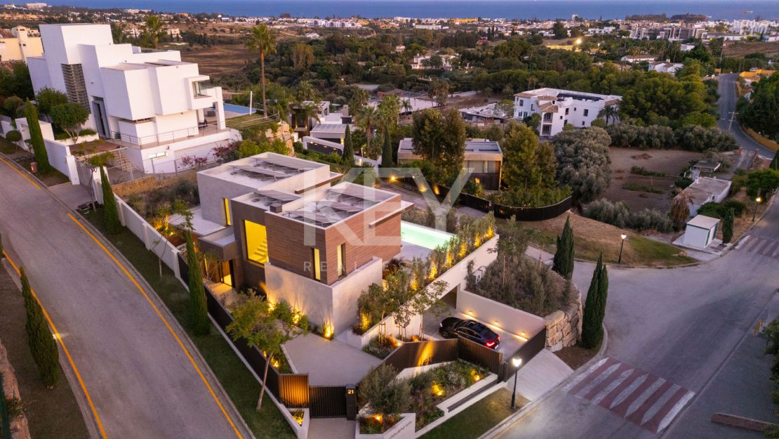 Contemporary villa with sea views for sale in Los Flamingos, Benahavís