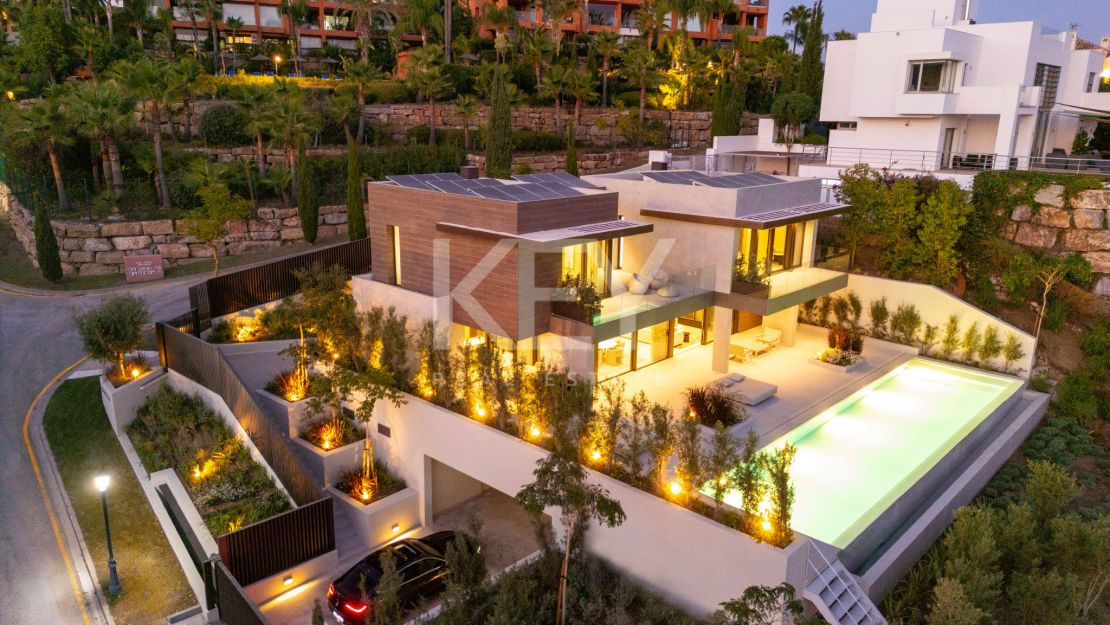 Contemporary villa with sea views for sale in Los Flamingos, Benahavís