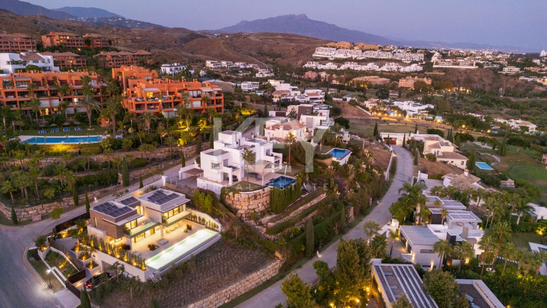 Contemporary villa with sea views for sale in Los Flamingos, Benahavís