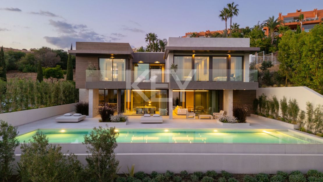 Contemporary villa with sea views for sale in Los Flamingos, Benahavís