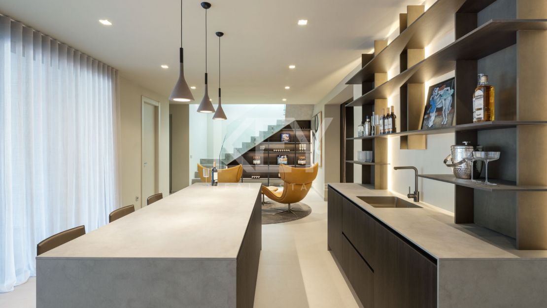 Contemporary villa with sea views for sale in Los Flamingos, Benahavís