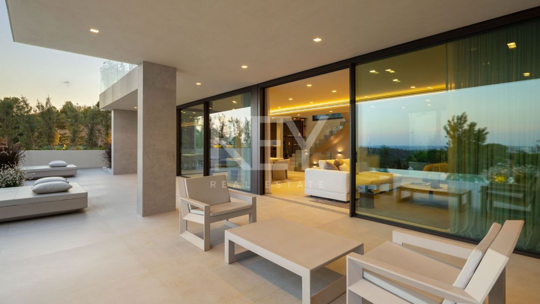 Contemporary villa with sea views for sale in Los Flamingos, Benahavís