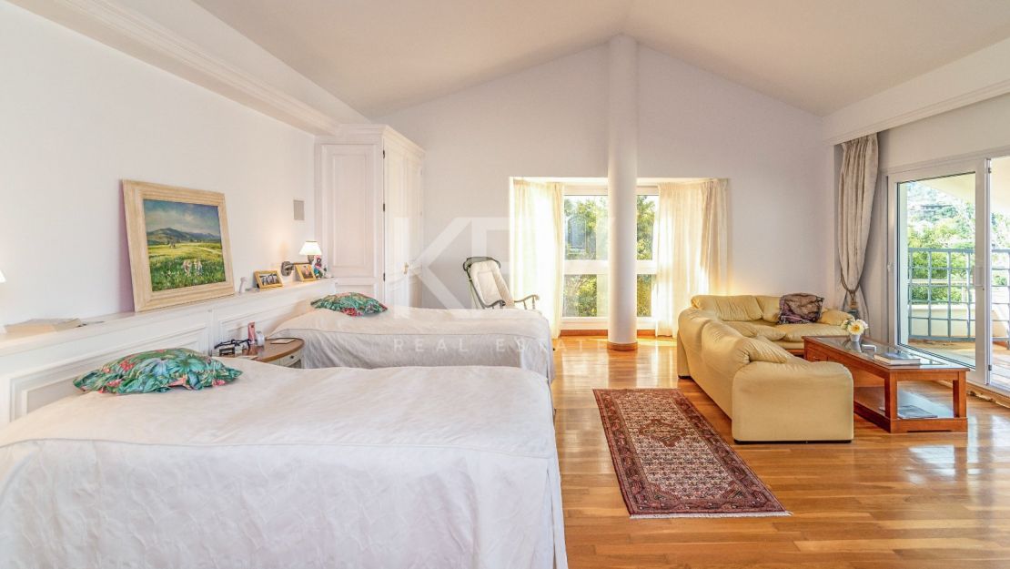 Frontline golf villa for sale in Rio Real, Marbella East