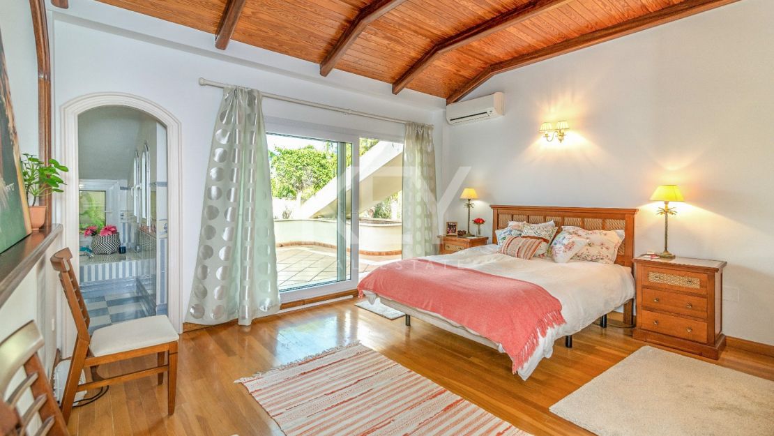 Frontline golf villa for sale in Rio Real, Marbella East