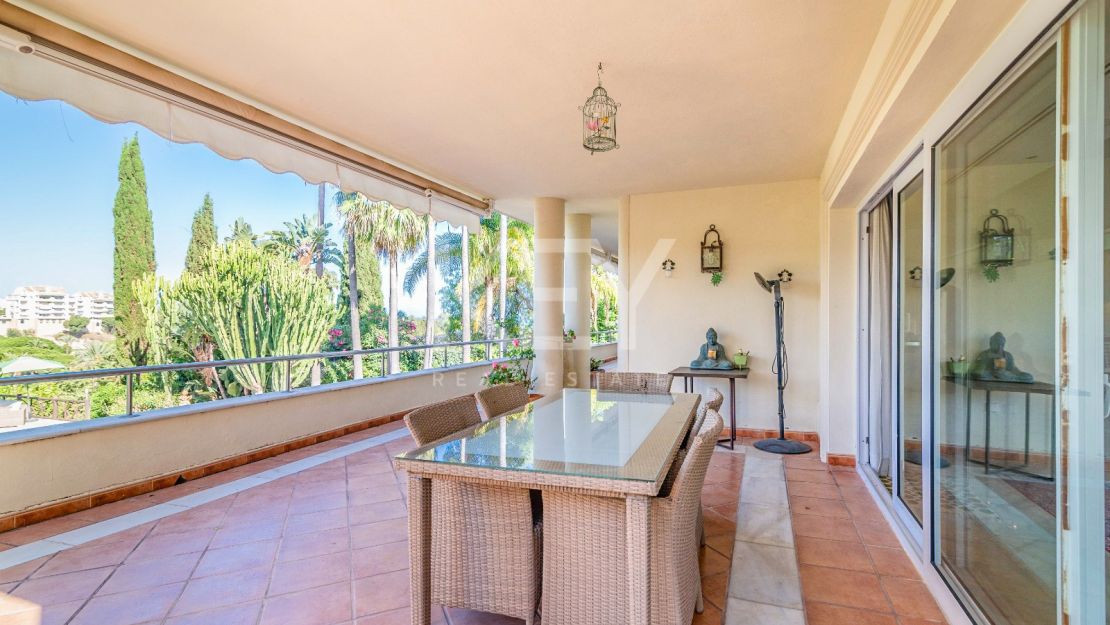 Frontline golf villa for sale in Rio Real, Marbella East