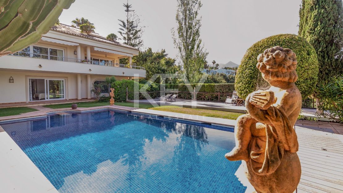 Frontline golf villa for sale in Rio Real, Marbella East