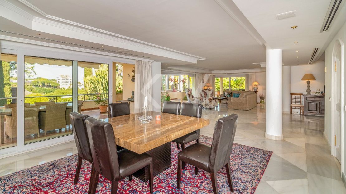 Frontline golf villa for sale in Rio Real, Marbella East