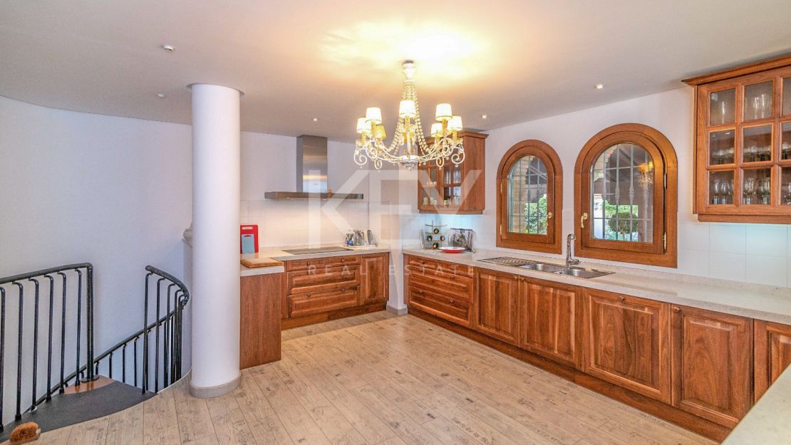 Frontline golf villa for sale in Rio Real, Marbella East