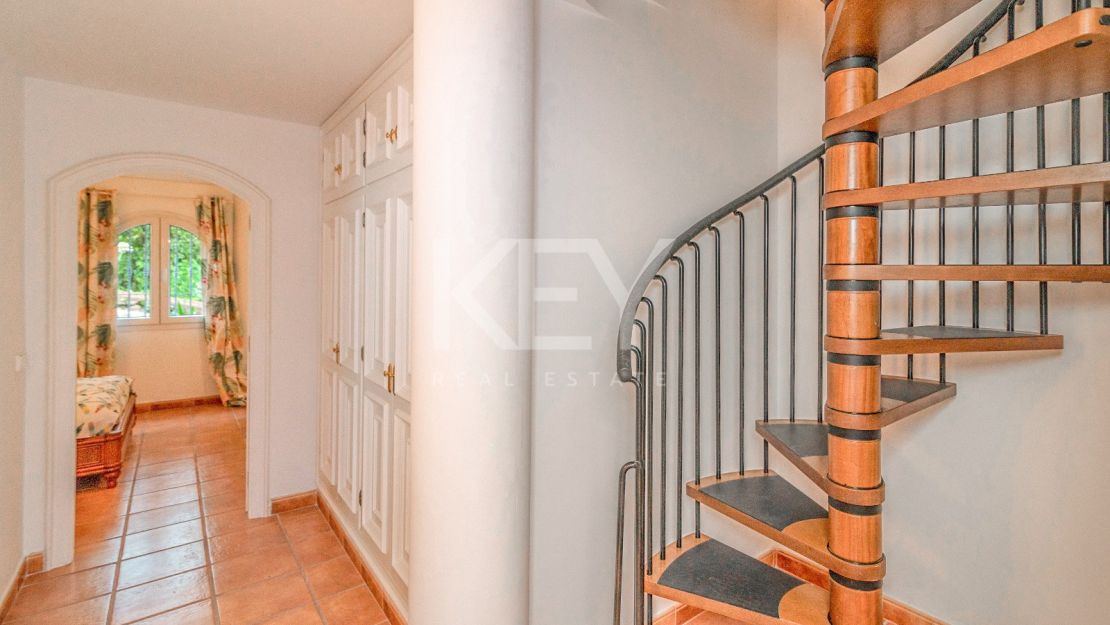 Frontline golf villa for sale in Rio Real, Marbella East