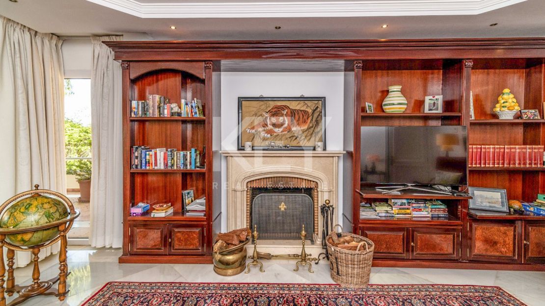 Frontline golf villa for sale in Rio Real, Marbella East